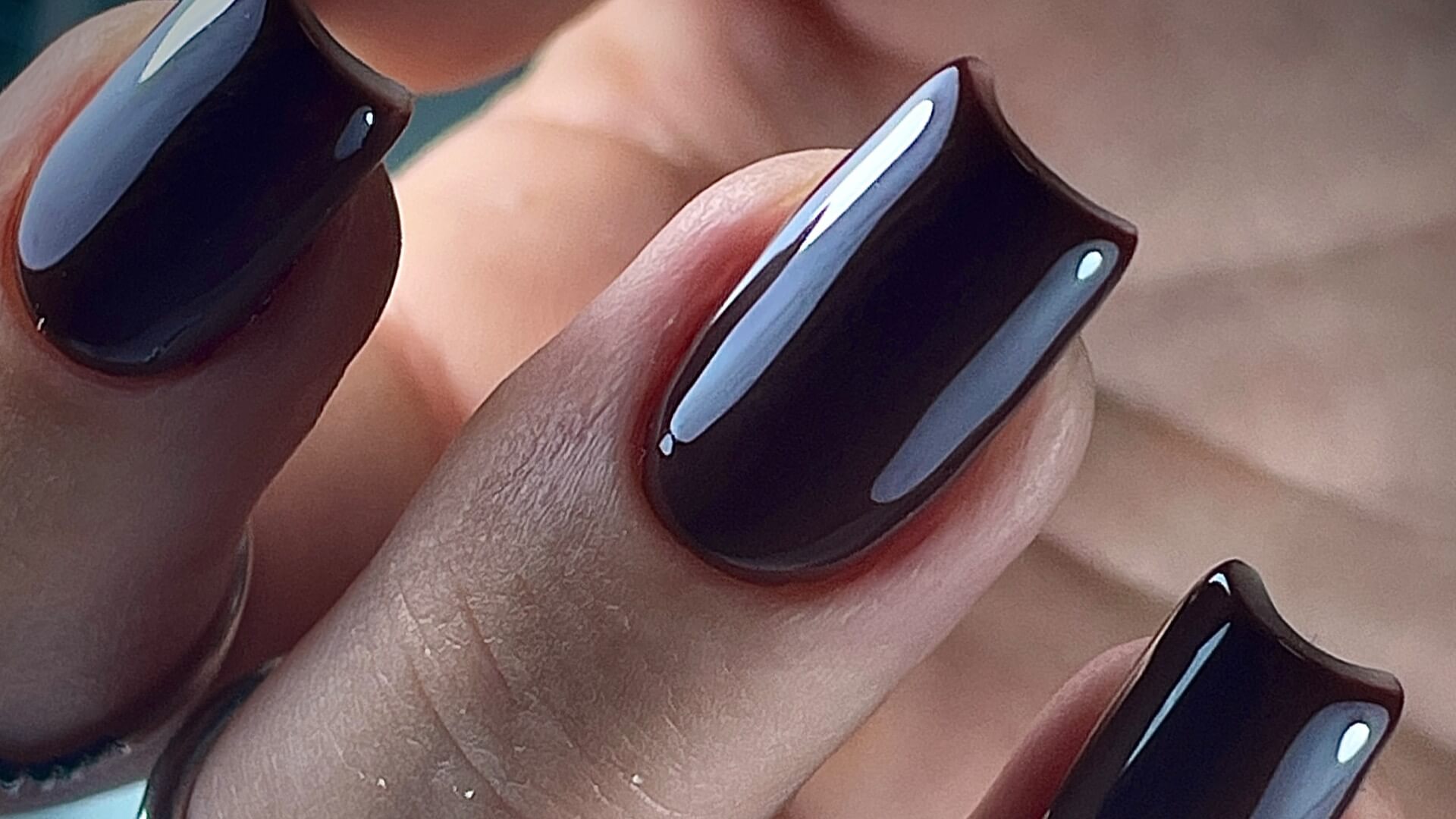 עבודת ציפורניים — מט
